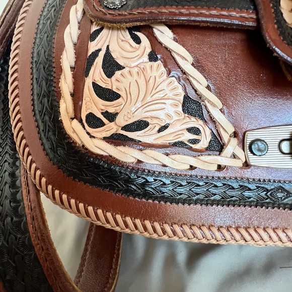 Mustang Western Saddle Purse, Handmade in USA by JohnPaul Leatherworks NWOT - Picture 14 of 15